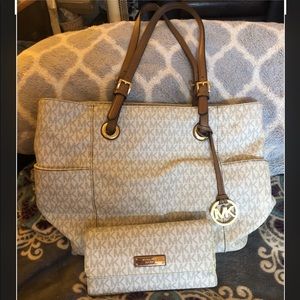 Michael Kors Purse and matching Wallet